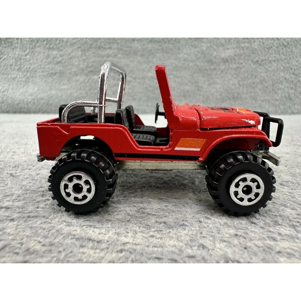ROAD CHAMPS Vintage Die Cast #24 Coyote Red Jeep T5